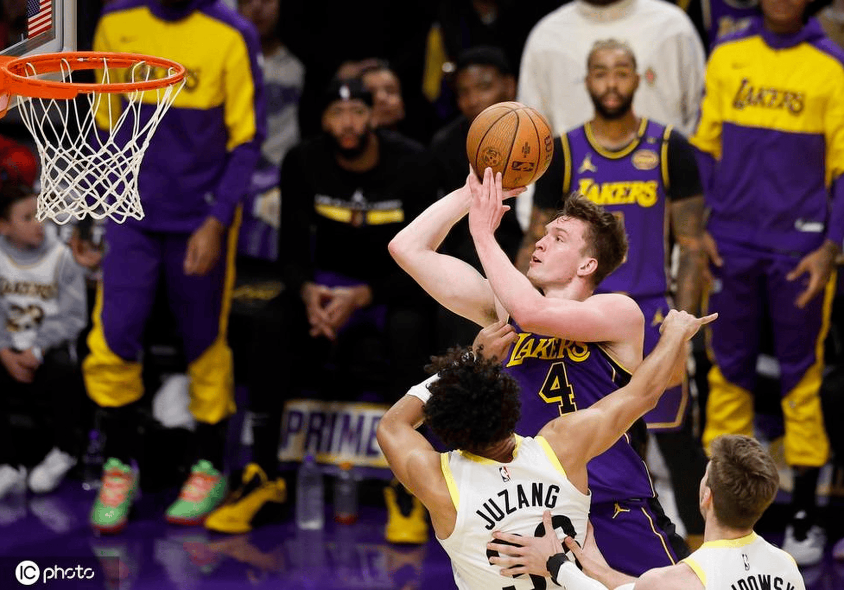 爱游戏官网-湖人王牌球员创赛季得分新高，媒体热捧，上海东西显示详细无法显示.-爱游戏官网